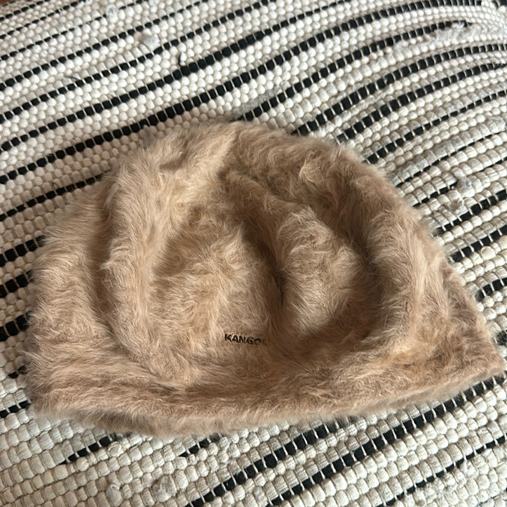 —-Hat